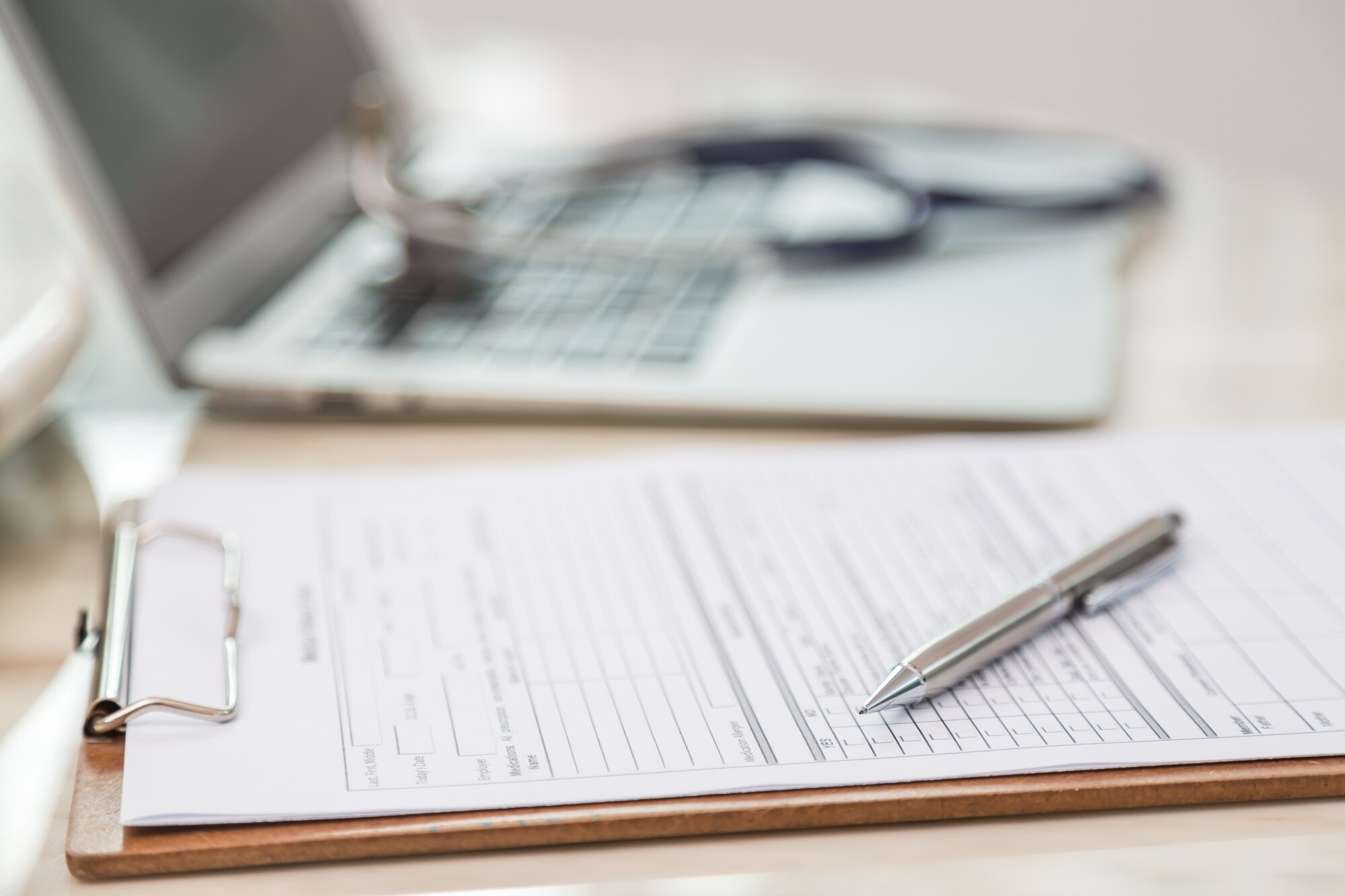 primer plano formulario medico 1232 380